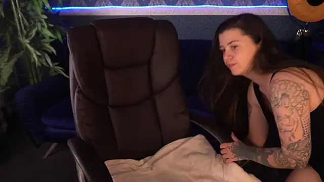 Snapshot of AmellyMilly chatting on 11-08-25, 01:44 AmellyMilly online show from 11-08-25, 01:44