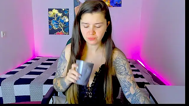 Snapshot of AmellyMilly chatting on 11-10-25, 04:17 AmellyMilly online show from 11-10-25, 04:17