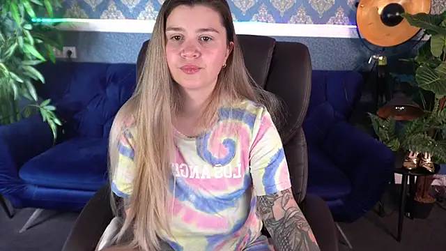 Snapshot of AmellyMilly chatting on 11-16-25, 08:03 AmellyMilly online show from 11-16-25, 08:03