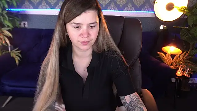 Snapshot of AmellyMilly chatting on 11-19-25, 07:47 AmellyMilly online show from 11-19-25, 07:47