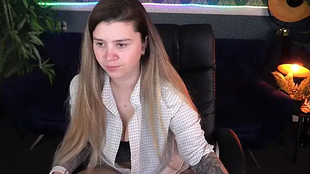 Snapshot of AmellyMilly chatting on 11-23-25, 08:08 AmellyMilly online show from 11-23-25, 08:08