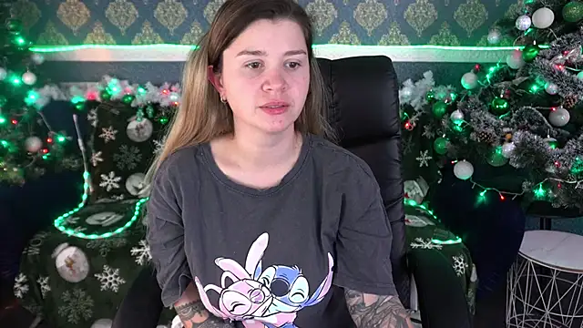 Snapshot of AmellyMilly chatting on 12-18-25, 07:53 AmellyMilly online show from 12-18-25, 07:53