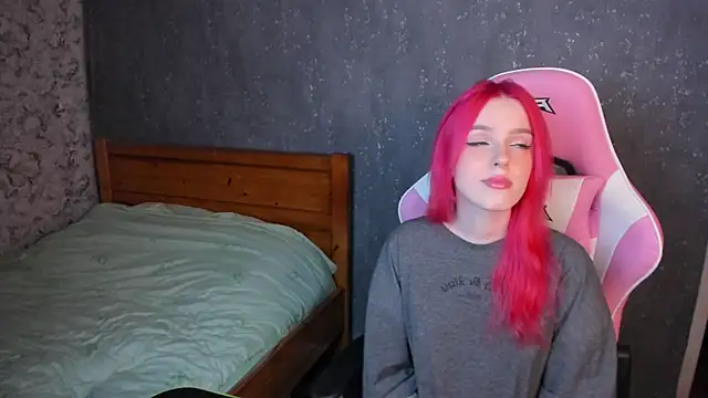 Snapshot of DavidAndSophie chatting on 12-15-24, 12:49 DavidAndSophie online show from 12-15-24, 12:49