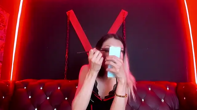 Victoria Badgal  online show from 11-21-25, 08:51