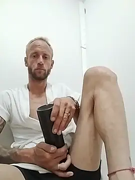 Snapshot of Happypotplants chatting on 02-13-26, 11:45 Happypotplants online show from 02-13-26, 11:45