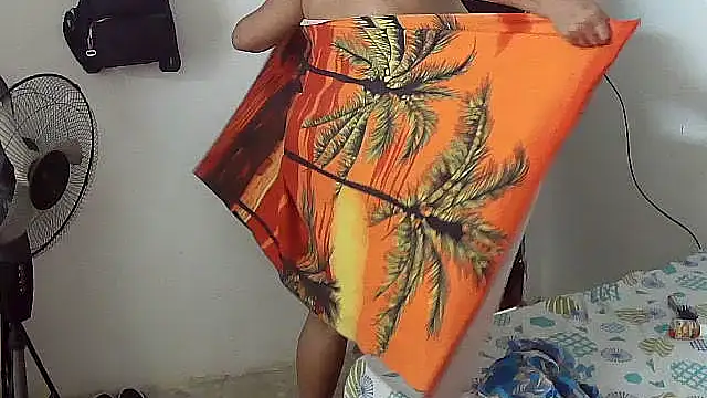 Snapshot of charrysexy1 chatting on 01-05-26, 05:27 charrysexy1 online show from 01-05-26, 05:27