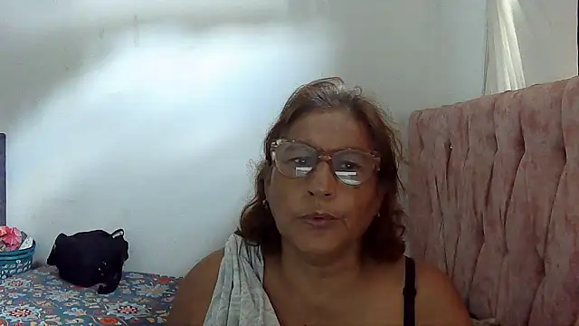 Snapshot of charrysexy1 chatting on 02-11-26, 02:22 charrysexy1 online show from 02-11-26, 02:22