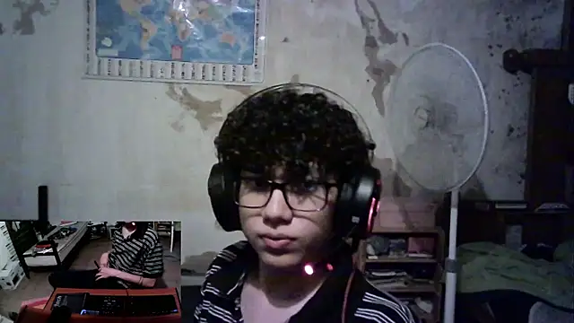 Snapshot of Emv2 chatting on 12-25-24, 05:48 Emv2 online show from 12-25-24, 05:48