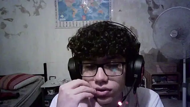 Snapshot of Emv2 chatting on 12-28-24, 05:55 Emv2 online show from 12-28-24, 05:55