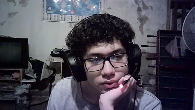 Snapshot of Emv2 chatting on 10-22-25, 06:02 Emv2 online show from 10-22-25, 06:02