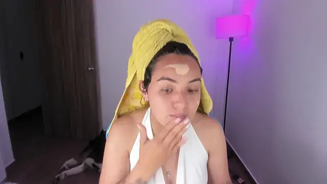 Miss Nicole online show from 12-14-25, 02:06