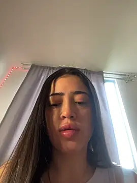 Snapshot of Reggie-Liam chatting on 11-22-25, 11:53 Reggie-Liam online show from 11-22-25, 11:53