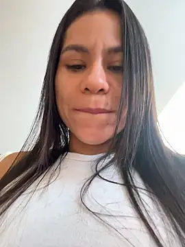 Snapshot of Reggie-Liam chatting on 02-18-26, 07:43 Reggie-Liam online show from 02-18-26, 07:43