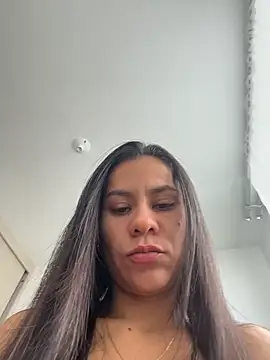 Snapshot of Reggie-Liam chatting on 03-05-26, 06:37 Reggie-Liam online show from 03-05-26, 06:37