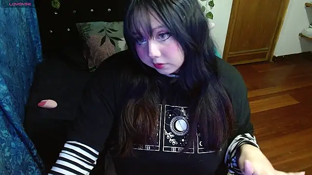 Snapshot of litlle_cat chatting on 11-28-25, 05:43 litlle cat online show from 11-28-25, 05:43