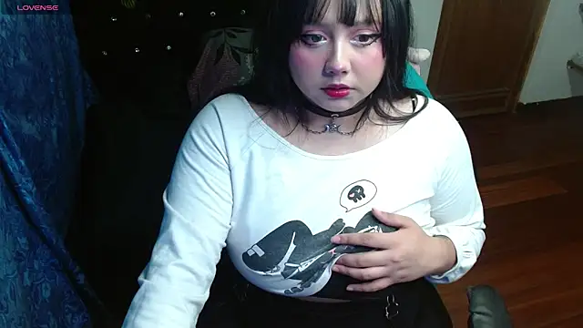 Snapshot of litlle_cat chatting on 12-01-25, 04:17 litlle cat online show from 12-01-25, 04:17