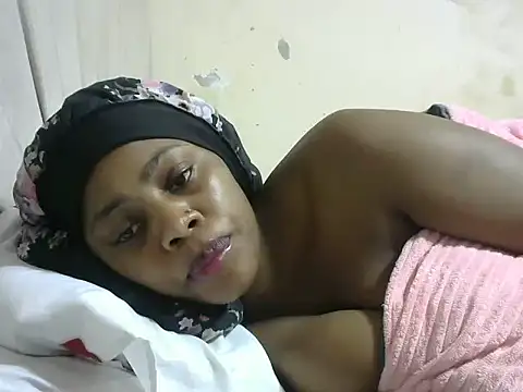 Snapshot of naughty_miami chatting on 12-17-25, 07:20 naughty miami online show from 12-17-25, 07:20