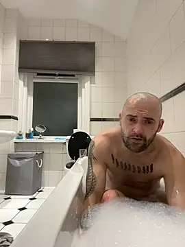 Snapshot of bigguy101 chatting on 01-08-25, 05:37 bigguy101 online show from 01-08-25, 05:37