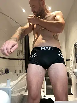 Snapshot of bigguy101 chatting on 02-06-25, 04:58 bigguy101 online show from 02-06-25, 04:58