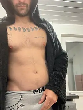 Snapshot of bigguy101 chatting on 02-07-25, 06:45 bigguy101 online show from 02-07-25, 06:45