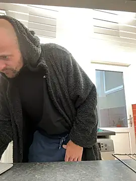 Snapshot of bigguy101 chatting on 02-09-25, 08:22 bigguy101 online show from 02-09-25, 08:22