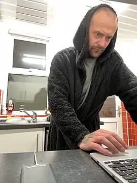 Snapshot of bigguy101 chatting on 02-10-25, 04:41 bigguy101 online show from 02-10-25, 04:41