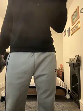 Snapshot of bigguy101 chatting on 02-10-25, 02:16 bigguy101 online show from 02-10-25, 02:16