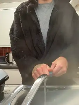 Snapshot of bigguy101 chatting on 02-17-25, 09:03 bigguy101 online show from 02-17-25, 09:03