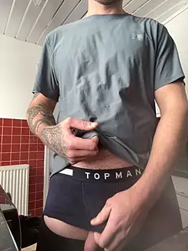 Snapshot of bigguy101 chatting on 03-19-25, 03:19 bigguy101 online show from 03-19-25, 03:19