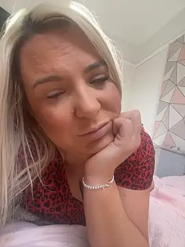 Bustyblondebabe32 online show from 04-07-26, 09:32