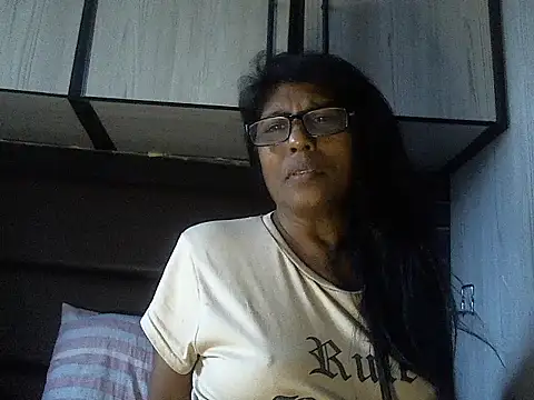 Snapshot of MsAttitude chatting on 10-26-25, 11:27 MsAttitude online show from 10-26-25, 11:27