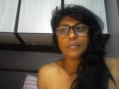 Snapshot of MsAttitude chatting on 10-27-25, 06:28 MsAttitude online show from 10-27-25, 06:28