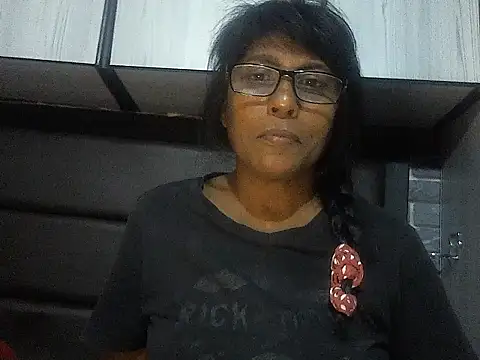 Snapshot of MsAttitude chatting on 11-14-25, 05:22 MsAttitude online show from 11-14-25, 05:22