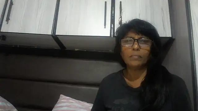 Snapshot of MsAttitude chatting on 11-16-25, 11:27 MsAttitude online show from 11-16-25, 11:27