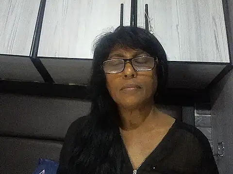 Snapshot of MsAttitude chatting on 11-17-25, 06:08 MsAttitude online show from 11-17-25, 06:08