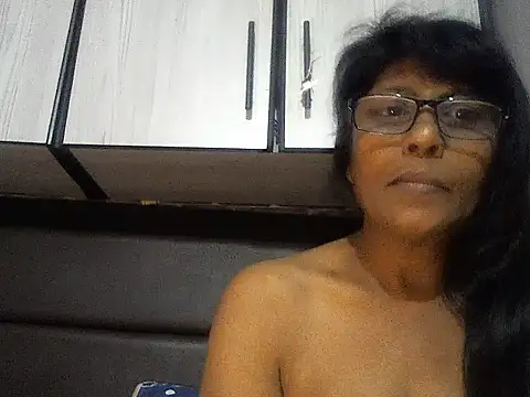 Snapshot of MsAttitude chatting on 11-20-25, 08:25 MsAttitude online show from 11-20-25, 08:25