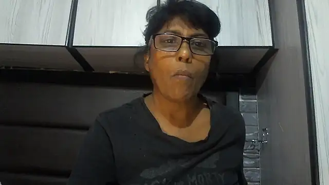 Snapshot of MsAttitude chatting on 12-05-25, 08:01 MsAttitude online show from 12-05-25, 08:01