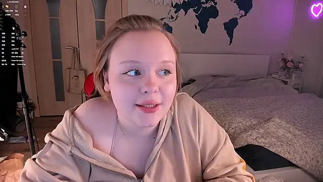 Snapshot of LisaLaas chatting on 12-14-24, 04:20 LisaLaas online show from 12-14-24, 04:20