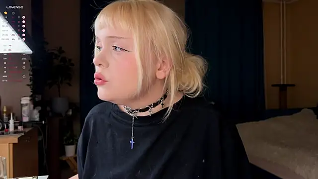 Snapshot of LisaLaas chatting on 09-30-25, 08:47 LisaLaas online show from 09-30-25, 08:47