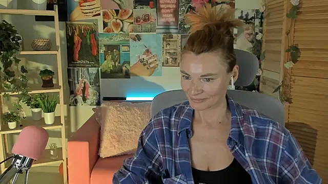 Snapshot of MistyBarnes chatting on 03-02-25, 03:27 MistyBarnes online show from 03-02-25, 03:27