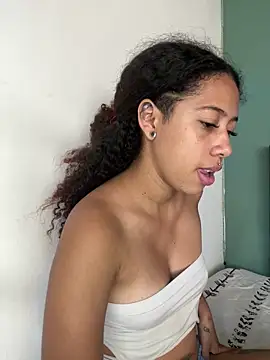 Snapshot of Miley_and_Vash chatting on 12-27-24, 08:39 Miley and Vash online show from 12-27-24, 08:39