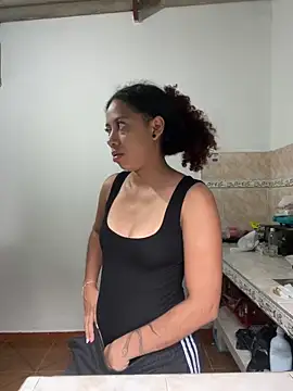 Snapshot of Miley_and_Vash chatting on 01-05-25, 09:14 Miley and Vash online show from 01-05-25, 09:14