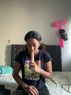 Snapshot of Miley_and_Vash chatting on 01-11-25, 03:09 Miley and Vash online show from 01-11-25, 03:09