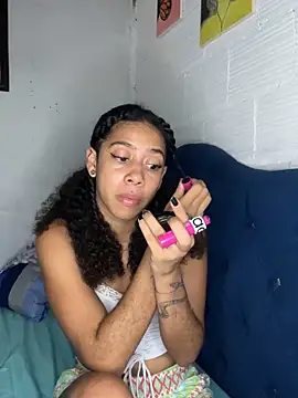 Snapshot of Miley_and_Vash chatting on 03-09-25, 07:26 Miley and Vash online show from 03-09-25, 07:26