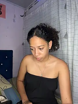 Snapshot of Miley_and_Vash chatting on 10-22-25, 04:18 Miley and Vash online show from 10-22-25, 04:18