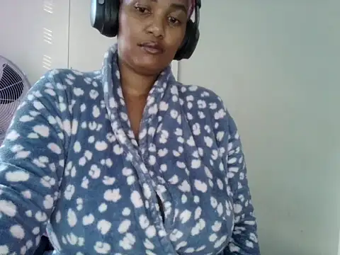Snapshot of Charlie-Crawford chatting on 06-08-26, 05:52 Charlie-Crawford online show from 06-08-26, 05:52