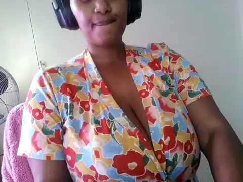 Snapshot of Charlie-Crawford chatting on 06-10-26, 12:48 Charlie-Crawford online show from 06-10-26, 12:48