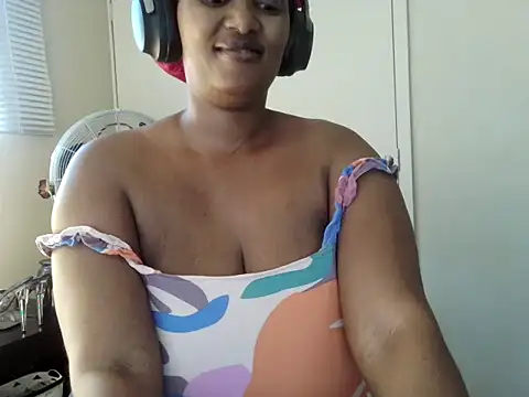 Snapshot of Charlie-Crawford chatting on 06-15-26, 07:10 Charlie-Crawford online show from 06-15-26, 07:10