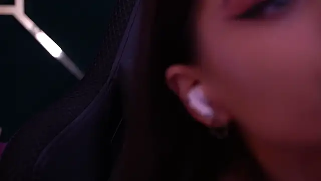 Snapshot of LittleeCutee chatting on 01-10-25, 10:17 LittleeCutee online show from 01-10-25, 10:17