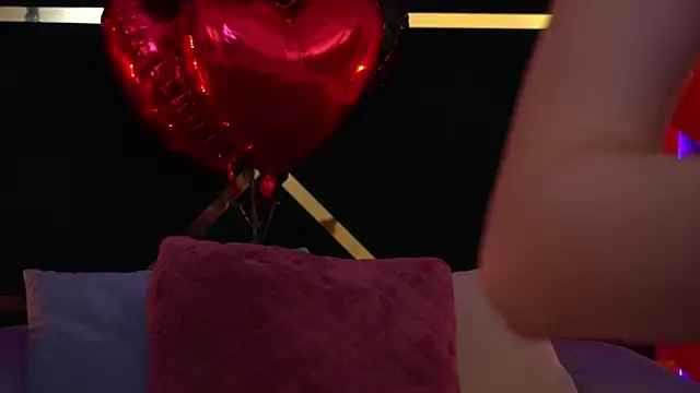 Snapshot of LittleeCutee chatting on 02-15-25, 10:55 LittleeCutee online show from 02-15-25, 10:55